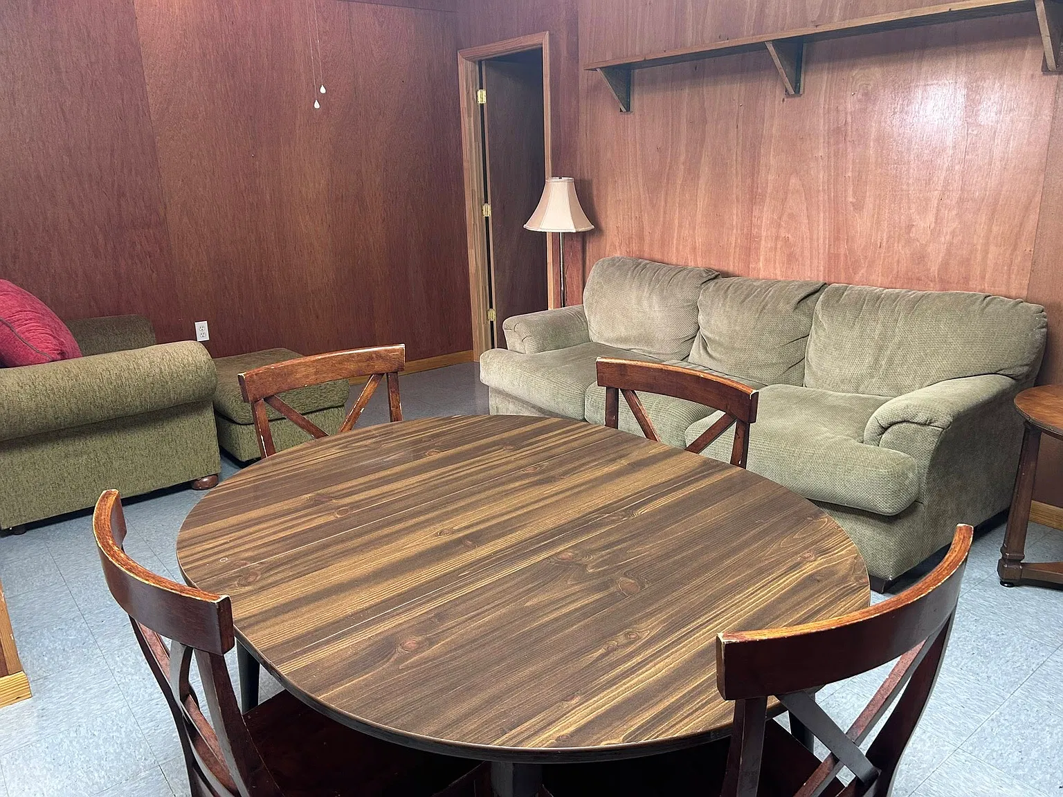 2 bed, 585 sqft, $895 — Photo 1