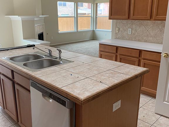 5th image of 3103 Leesa Ct