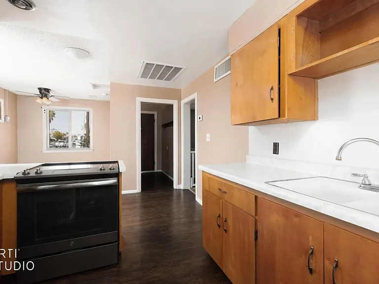 233 W Mesquite Blvd #HOUSE — Photo 6