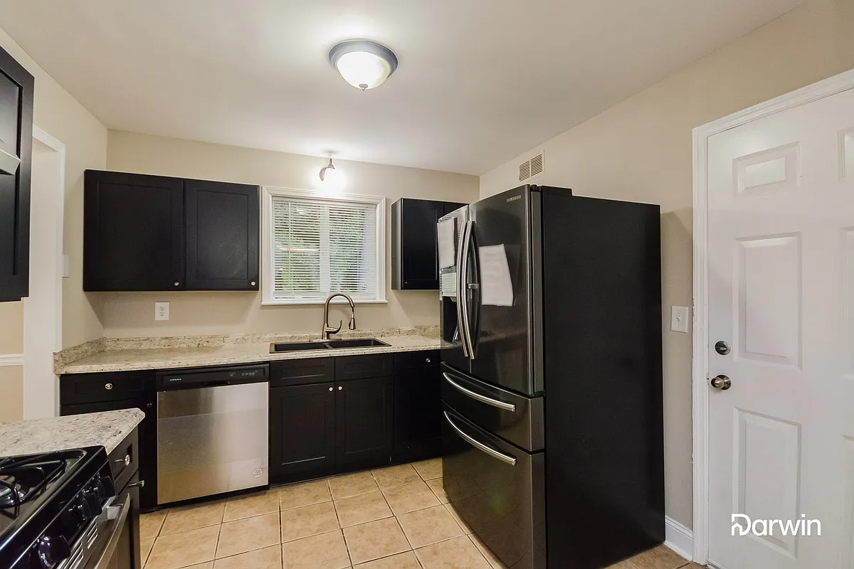 Building Photo - 830 Fox Valley Dr