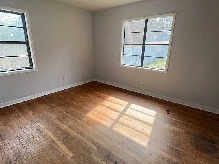 320 Lawrence Rd — Photo 17