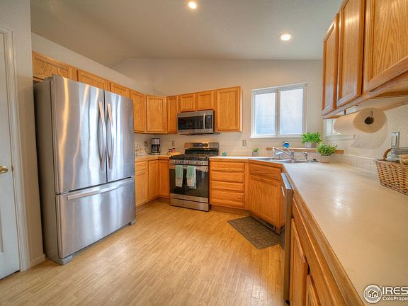 4th image of 540 Hawthorn Cir