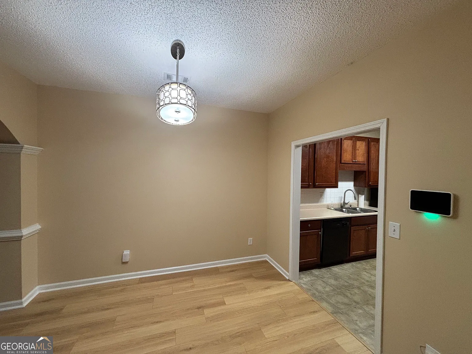 3 bed, 2.5 bath, 1588 sqft, $1,895 — Photo 3