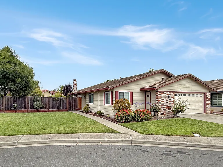 5935 Woodbine Pl — Photo 1