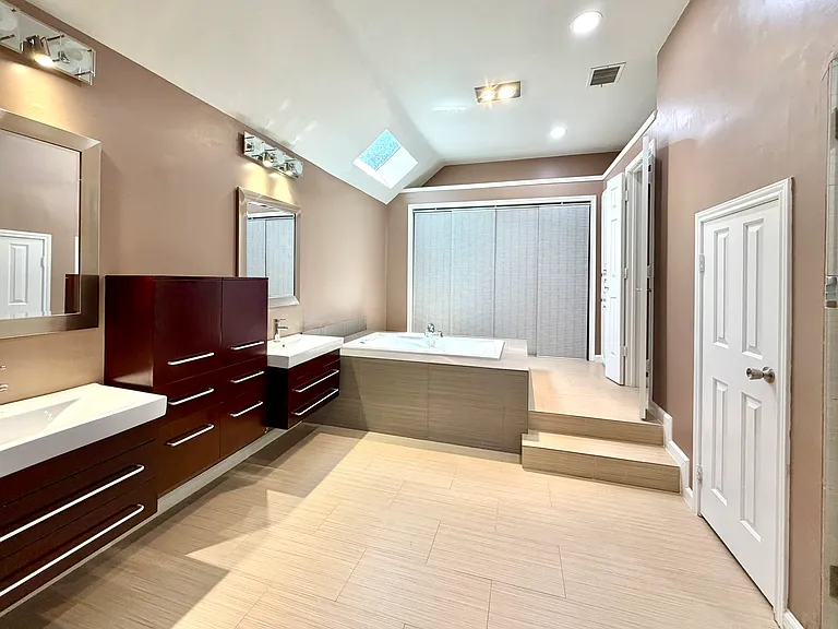 1410 Indian Lake Trl — Photo 10