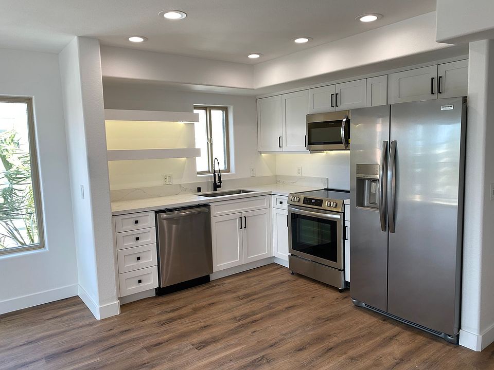 1st image of 801 W Hawthorn St Unit 402