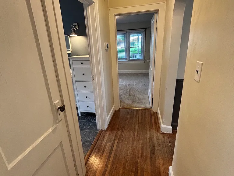 6136 Crittenden Ave — Photo 10