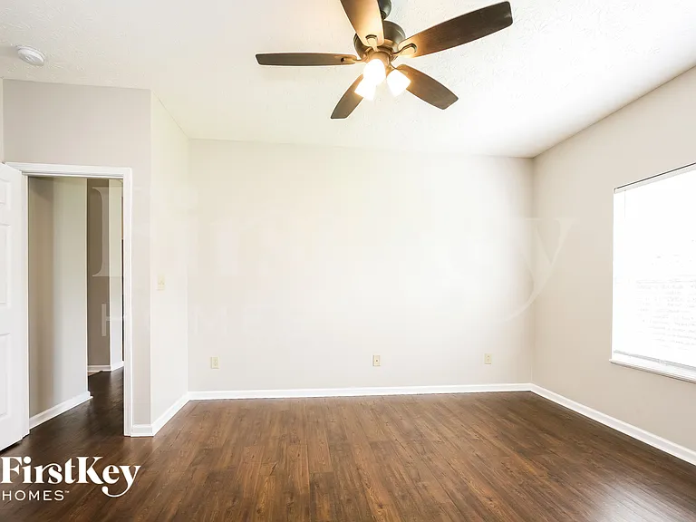1301 Greenbriar Way — Photo 12