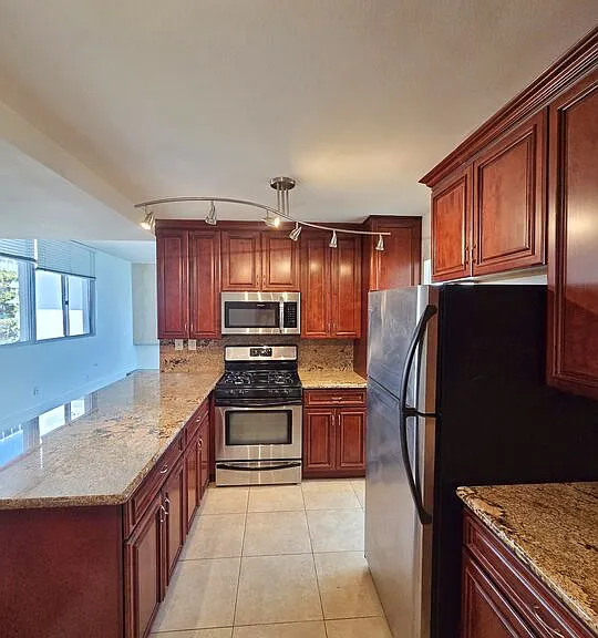 17368 W Sunset Blvd #405A — Photo 4
