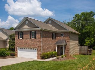 944 Gothic Manor Ln, Knoxville, TN 37923