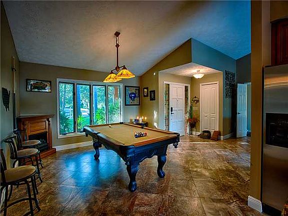 3rd image of 1019 NE Juniper Pl