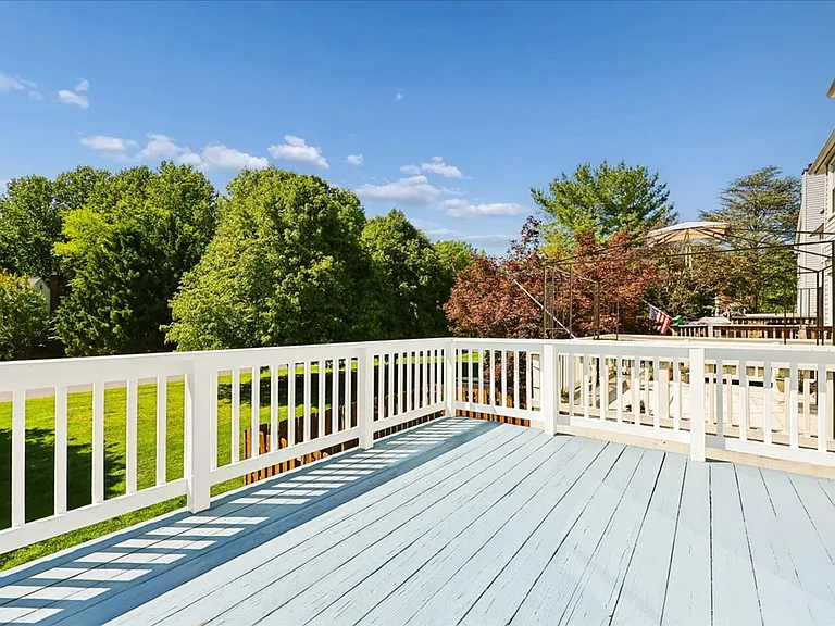 6630 Commodore Ct — Photo 24