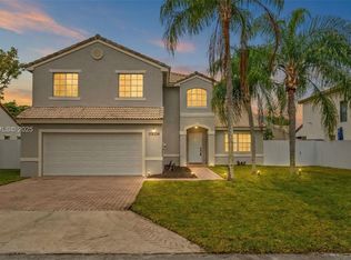 Heftler Homes At Lago Mar, Miami, FL 33193