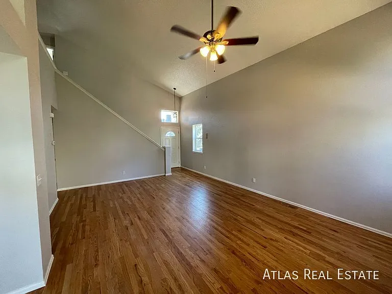 5045 Sweetgrass Ln — Photo 3
