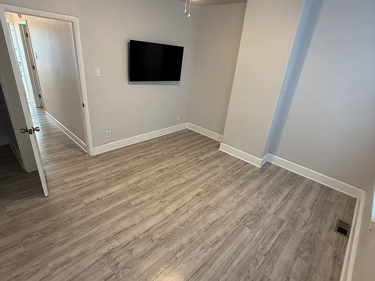 2040 N Darien St — Photo 13