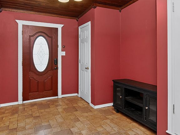 5th image of 135 Lakeview Dr