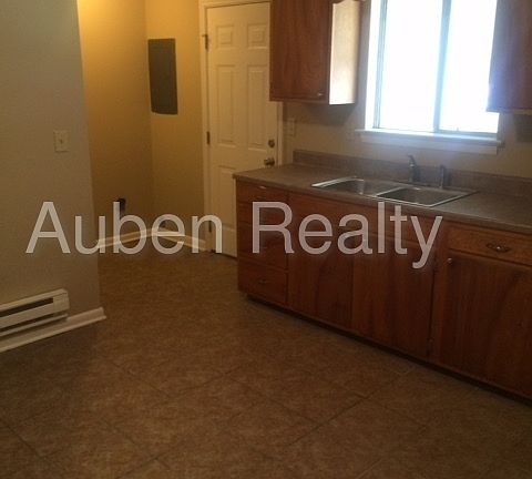 4th image of 3329 Pinewood Ave