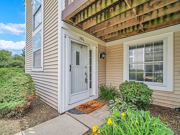 5th image of 581 Le Parc Cir Unit 581