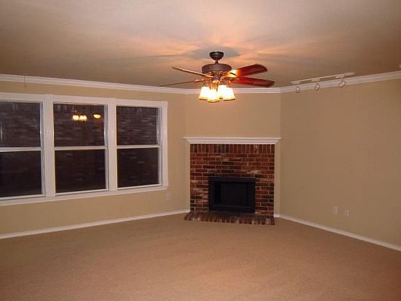 4th image of 2602 Hidden Valley Dr