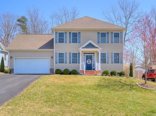 1050 Green Ridge Rd, Christiansburg, VA 24073