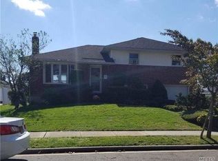 41 Lourae Dr, Massapequa Park, NY 11762
