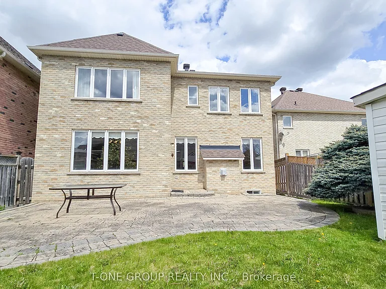 106 Castleglen Blvd — Photo 35