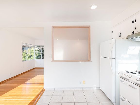 5th image of 1745 N Mariposa Ave #F