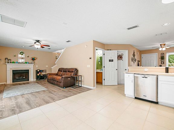 2nd image of 1052 Buccaneer Blvd