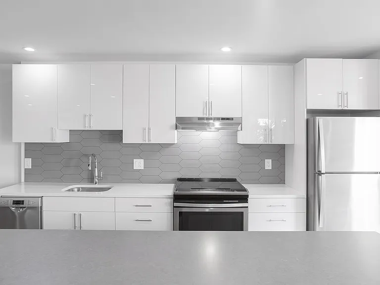 Graduate Pointe — Photo 195