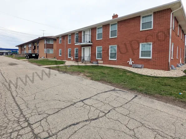 Colonial 2105, 2105 80th St #7, Kenosha, WI 53143