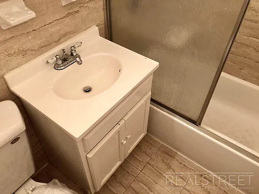 Rented by Real Street Inc | media 5