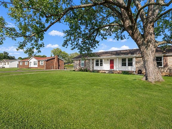 3rd image of 2233 Robin Dr