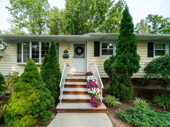 683 Fern St, Township Of Washington, NJ 07676