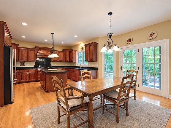 4th image of 20228 Oakwood Dr