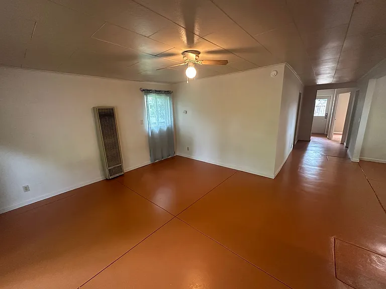 2050 Laburnum Ave — Photo 9