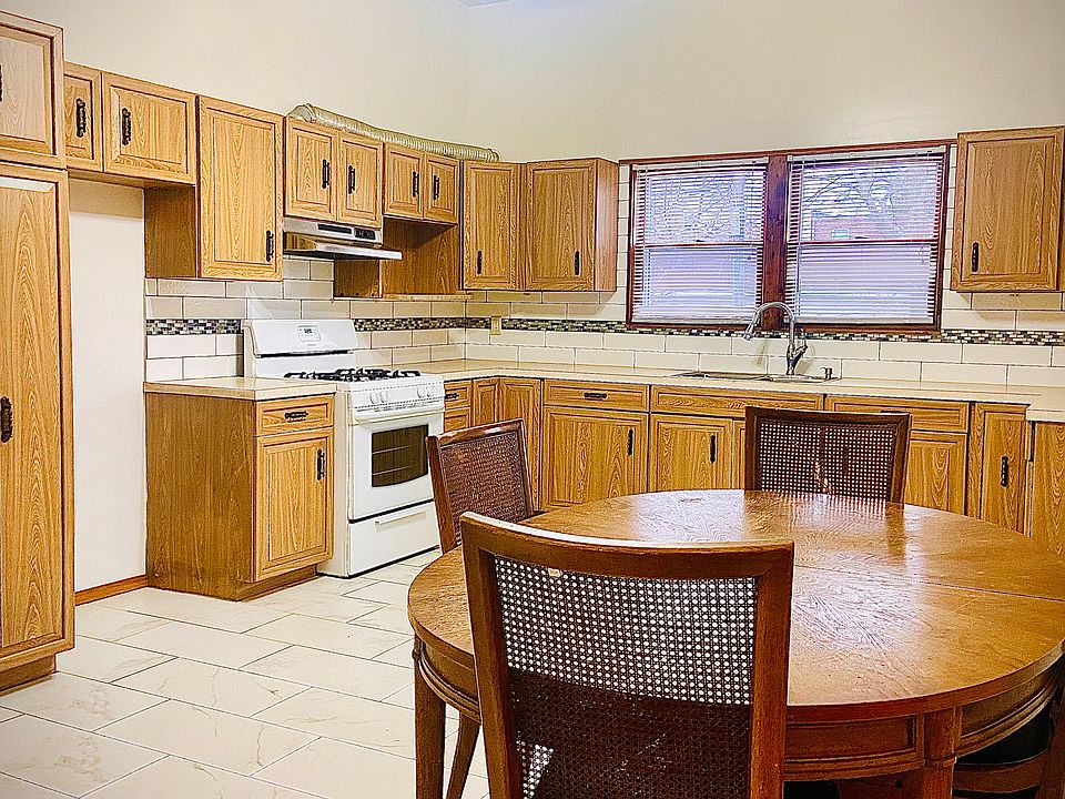 1st image of 202 Parks Ave Floor 1