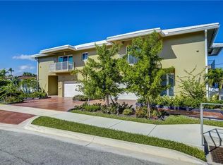3229 NE 7th St, Pompano Beach, FL 33062