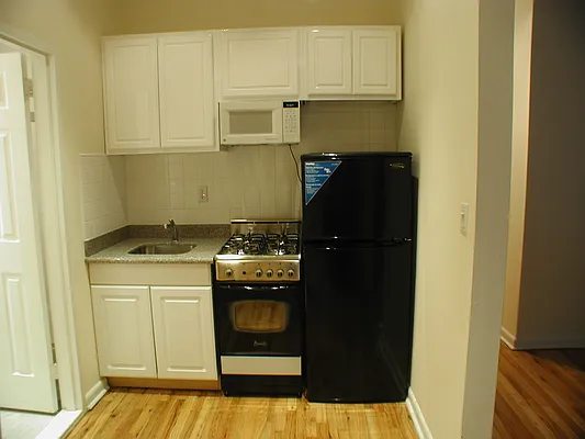 Rented by Salon Realty Corp | media 15