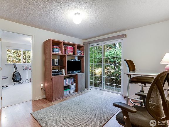 5th image of 15814 NE 47th Ct
