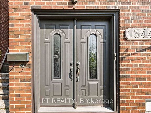 3rd image of 1344 Davenport Rd