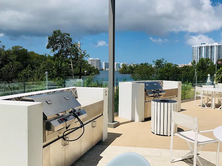 16385 Biscayne Blvd #660 — Photo 7