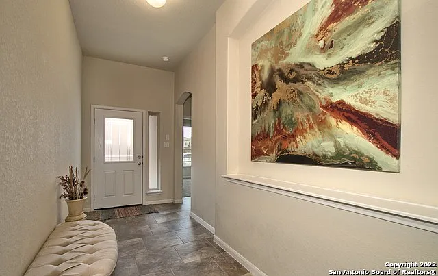 3 bed, 2.0 bath, 1976 sqft, $2,800 — Photo 4