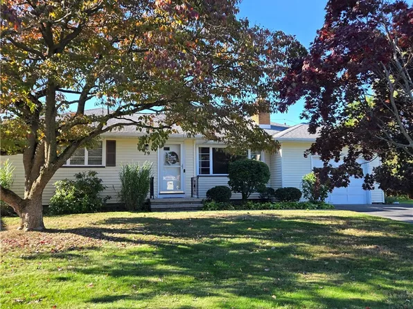 79 Drake Dr, Rochester, NY 14617