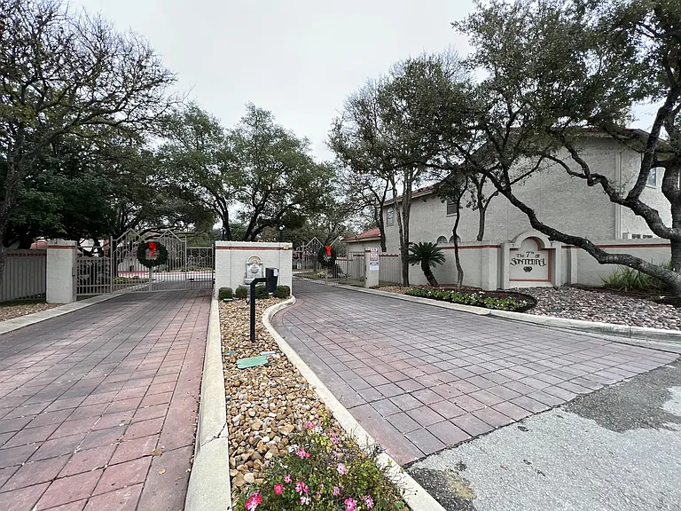 19215 Tanoan — Photo 4