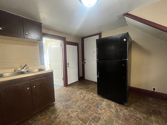 3rd image of 125 Como Ave APT 2