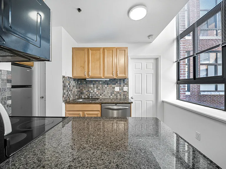 10 Linwood St #106 — Photo 2