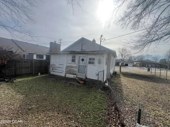 132 W 5th St, Baxter Springs, KS 66713