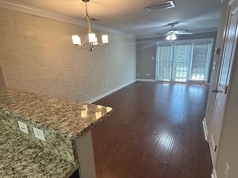 1213 Green Oaks Ln #1211B-1211G-1213E — Photo 2