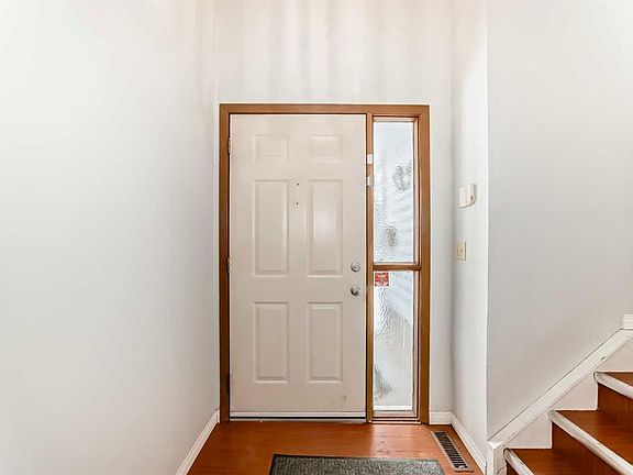 3rd image of 1011 E 17a St NE