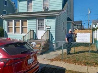 11 Laurel Rd, Lindenhurst, NY 11757